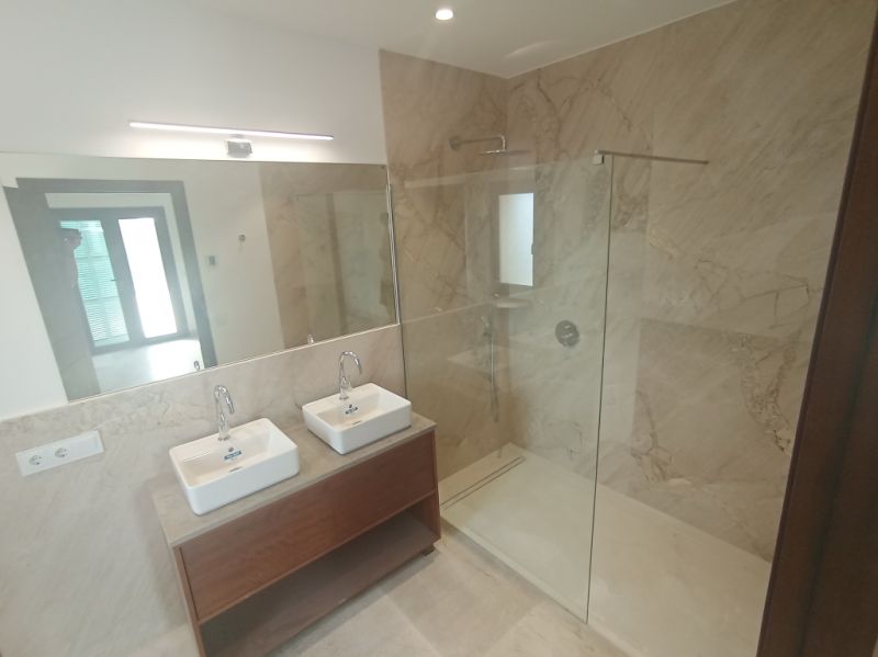 Enorm grosse Neubaufinca mit Aerothermikfussbodenheizung und Teilmeerblick bei S Horta -- F 72 CM