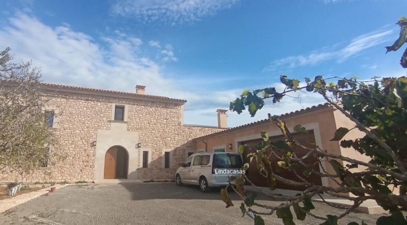 Enorm grosse Neubaufinca mit Aerothermikfussbodenheizung und Teilmeerblick bei S Horta -- F 72 CM