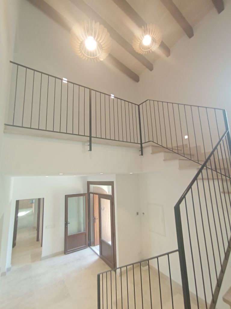 Enorm grosse Neubaufinca mit Aerothermikfussbodenheizung und Teilmeerblick bei S Horta -- F 72 CM