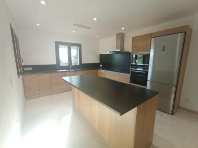 Enorm grosse Neubaufinca mit Aerothermikfussbodenheizung und Teilmeerblick bei S Horta -- F 72 CM