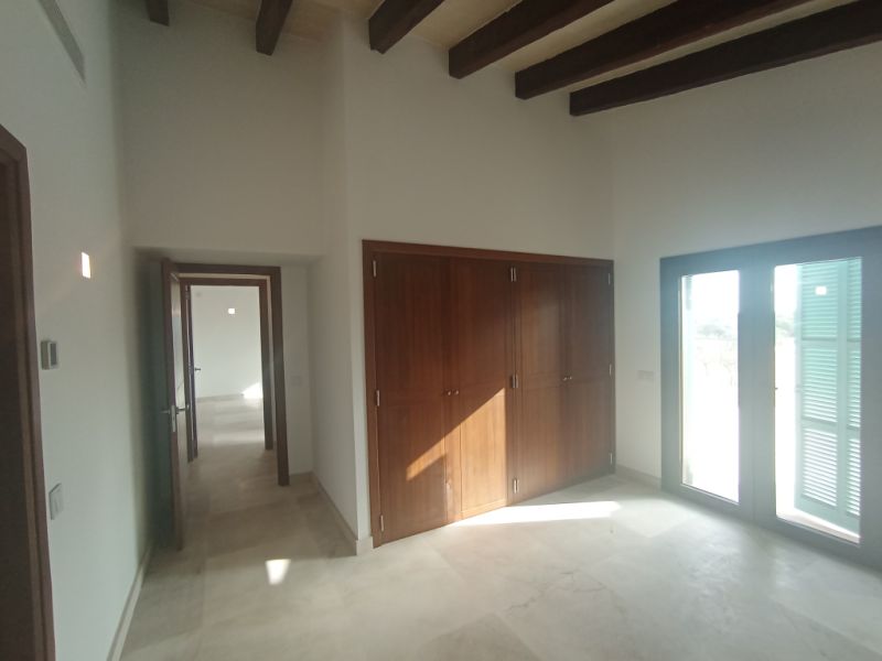 Enorm grosse Neubaufinca mit Aerothermikfussbodenheizung und Teilmeerblick bei S Horta -- F 72 CM