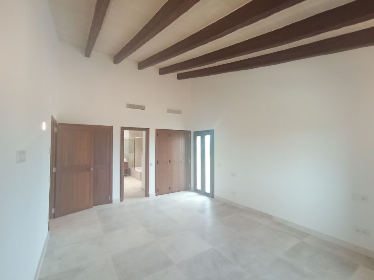 Enorm grosse Neubaufinca mit Aerothermikfussbodenheizung und Teilmeerblick bei S Horta -- F 72 CM