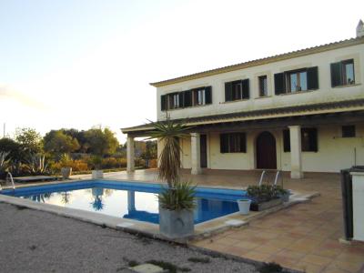 Enorm grosse und sanierte Finca mit allen Extras bei Es Llombards y Santanyi -- F 127 VK