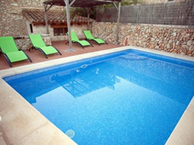 Enorme casa de pueblo con piscina y patio junto a Campos en una agrupación de viviendas - DH 24