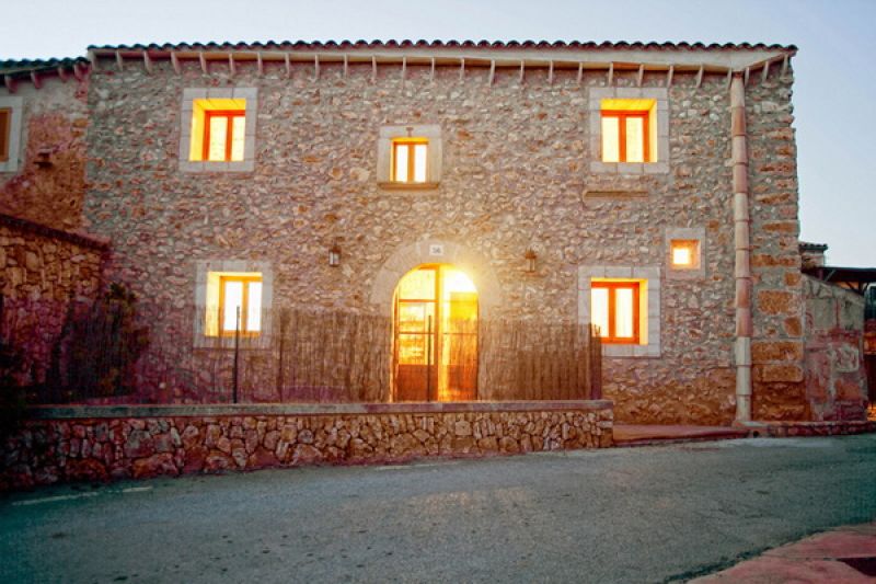 Enorme casa de pueblo con piscina y patio junto a Campos en una agrupación de viviendas - DH 24