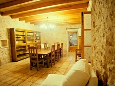 Enorme casa de pueblo con piscina y patio junto a Campos en una agrupación de viviendas - DH 24