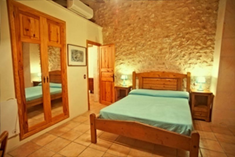 Enorme casa de pueblo con piscina y patio junto a Campos en una agrupación de viviendas - DH 24