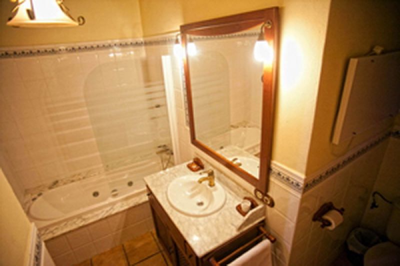 Enorme casa de pueblo con piscina y patio junto a Campos en una agrupación de viviendas - DH 24