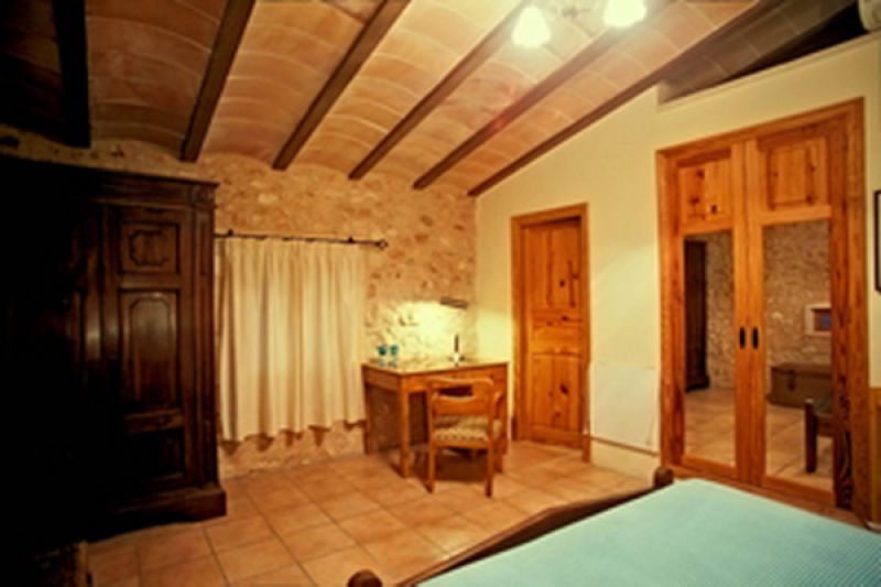 Enorme casa de pueblo con piscina y patio junto a Campos en una agrupación de viviendas - DH 24