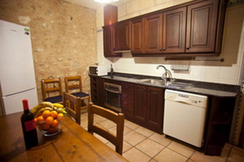 Enorme casa de pueblo con piscina y patio junto a Campos en una agrupación de viviendas - DH 24