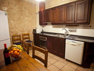 Enorme casa de pueblo con piscina y patio junto a Campos en una agrupación de viviendas - DH 24