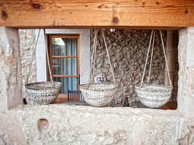 Enorme casa de pueblo con piscina y patio junto a Campos en una agrupación de viviendas - DH 24