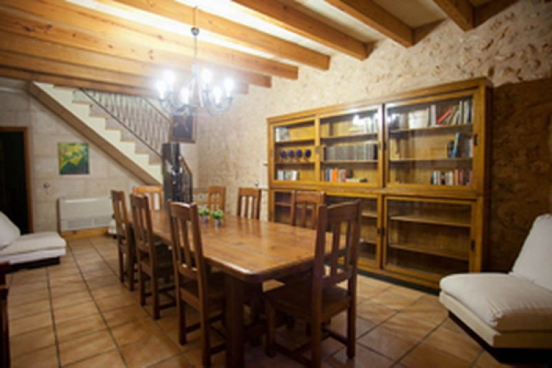 Enorme casa de pueblo con piscina y patio junto a Campos en una agrupación de viviendas - DH 24