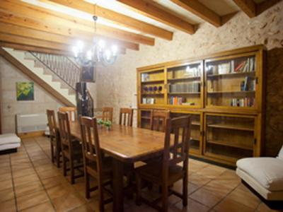 Enorme casa de pueblo con piscina y patio junto a Campos en una agrupación de viviendas - DH 24