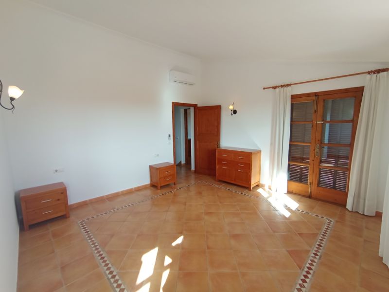 Enorme teilmöblierte FInca mit Ölheizung, Pool und Meerblick bei Porto Colom--- F 181