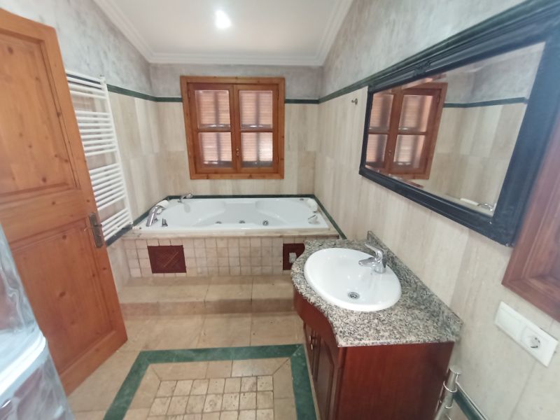 Enorme teilmöblierte FInca mit Ölheizung, Pool und Meerblick bei Porto Colom--- F 181