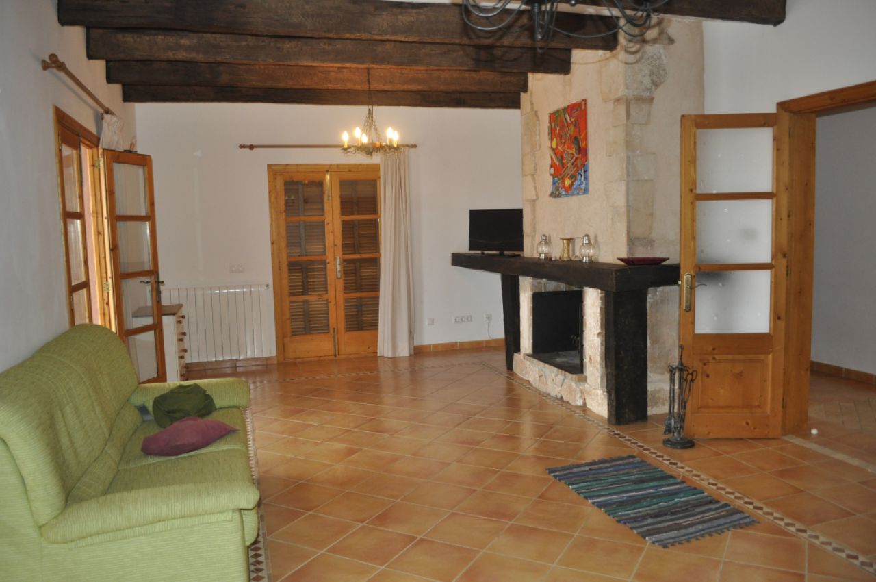 Enorme teilmöblierte FInca mit Ölheizung, Pool und Meerblick bei Porto Colom--- F 181