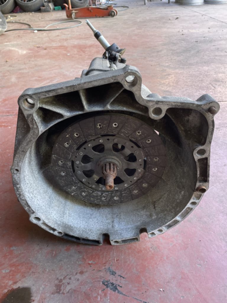 Ersatzteillos BMW 525TSD E34 Getriebe, Wellen, komplette Zentralwelle