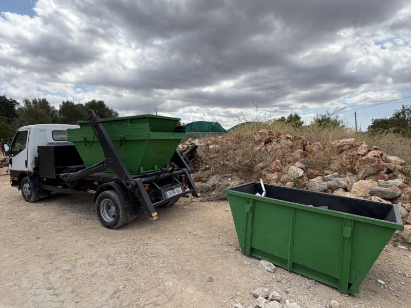 Se alquilan contenedores de 1,5 y 3 m3