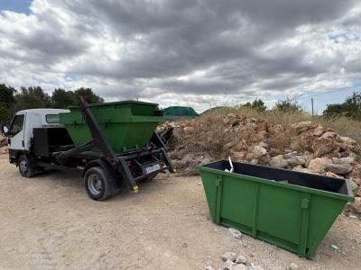 Se alquilan contenedores de 1,5 y 3 m3