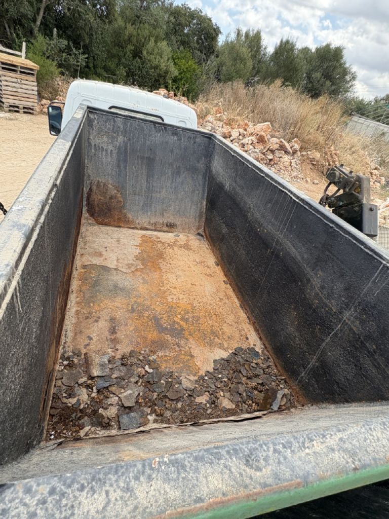 Se alquilan contenedores de 1,5 y 3 m3