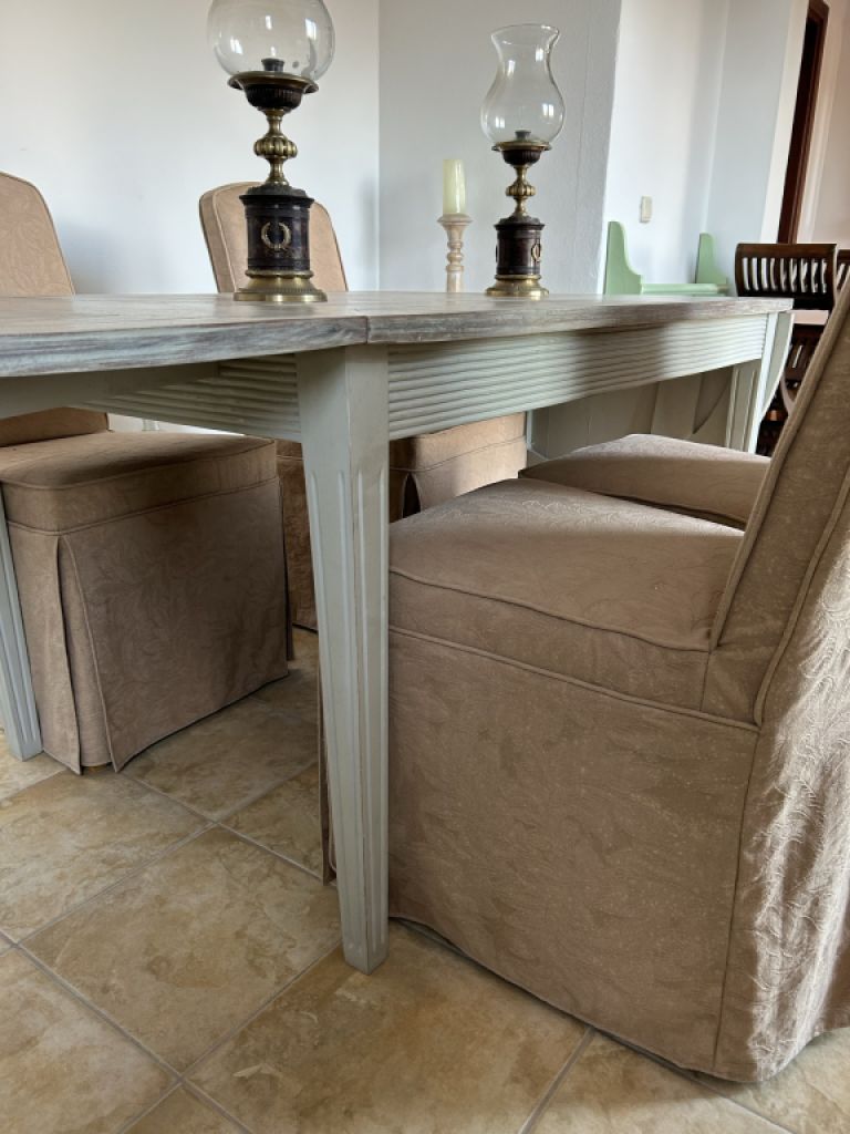 Esstisch aus Holz 145 cm, ausgeklappt 240 cm (oval) – für 4 bis 6 Personen