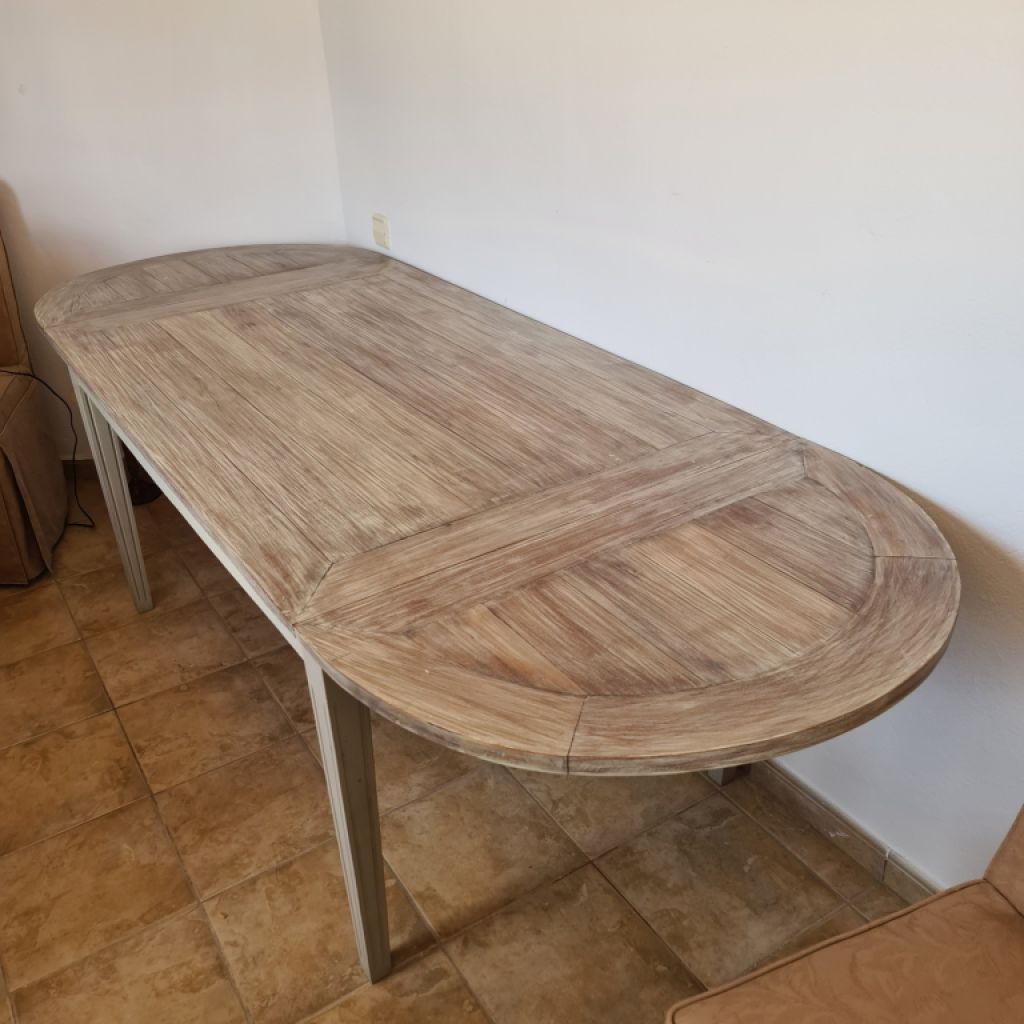 Esstisch aus Holz 145 cm, ausgeklappt 240 cm (oval) – für 4 bis 6 Personen