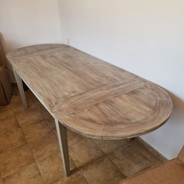 Esstisch aus Holz 145 cm, ausgeklappt 240 cm (oval) – für 4 bis 6 Personen
