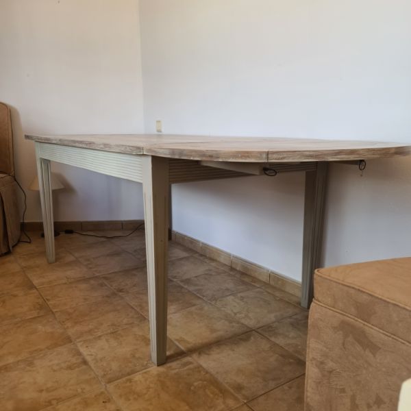 Esstisch aus Holz 145 cm, ausgeklappt 240 cm (oval) – für 4 bis 6 Personen