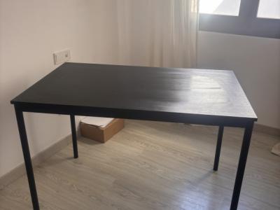 Mesa de comedor IKEA marrón oscuro