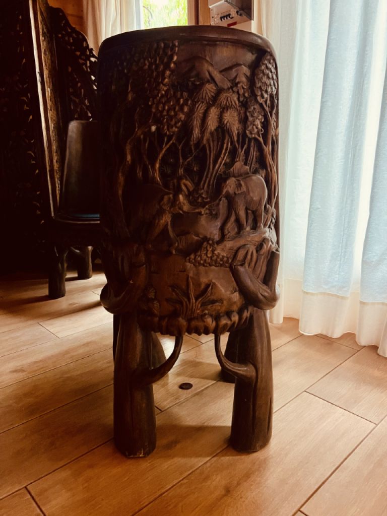 EXKLUSIV:   Massive Tropenholz Sitzgarnitur - 4 Stühle und 1 Tisch