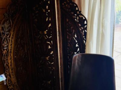 EXKLUSIV:   Massive Tropenholz Sitzgarnitur - 4 Stühle und 1 Tisch