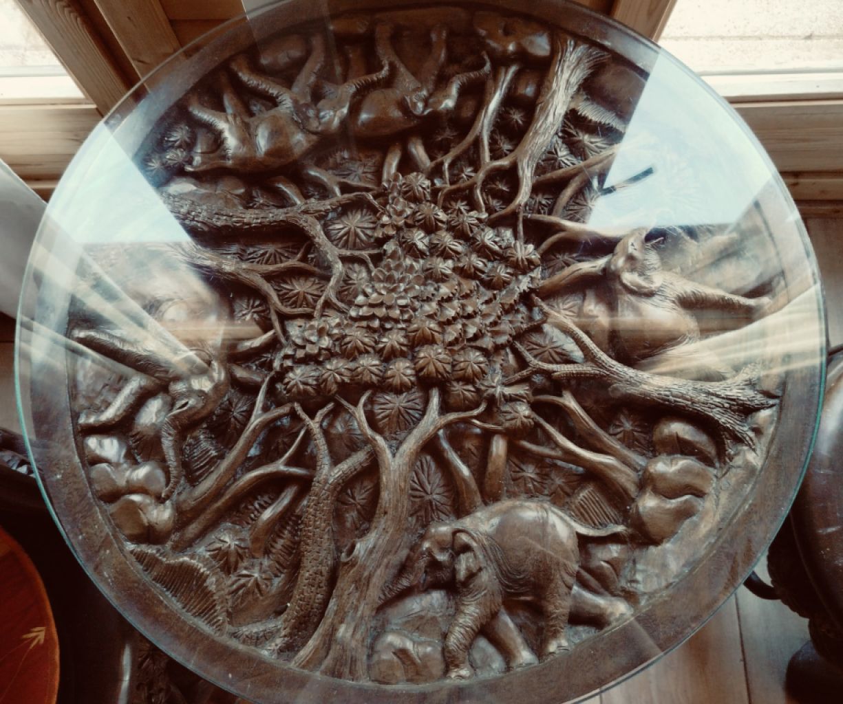 EXKLUSIV:   Massive Tropenholz Sitzgarnitur - 4 Stühle und 1 Tisch