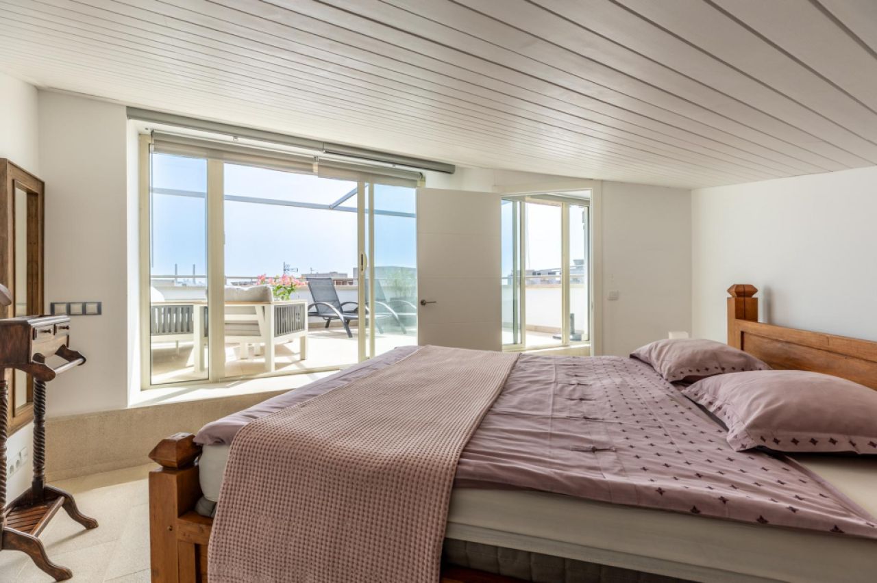 EXCLUSIVA: Casa residencial con licencia vacacional y local en Puerto Alcudia