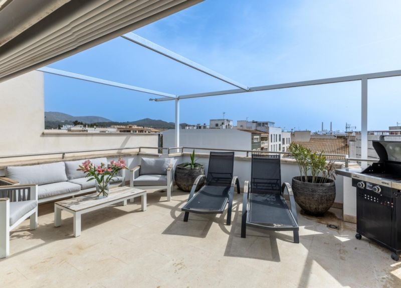 EXCLUSIVA: Casa residencial con licencia vacacional y local en Puerto Alcudia