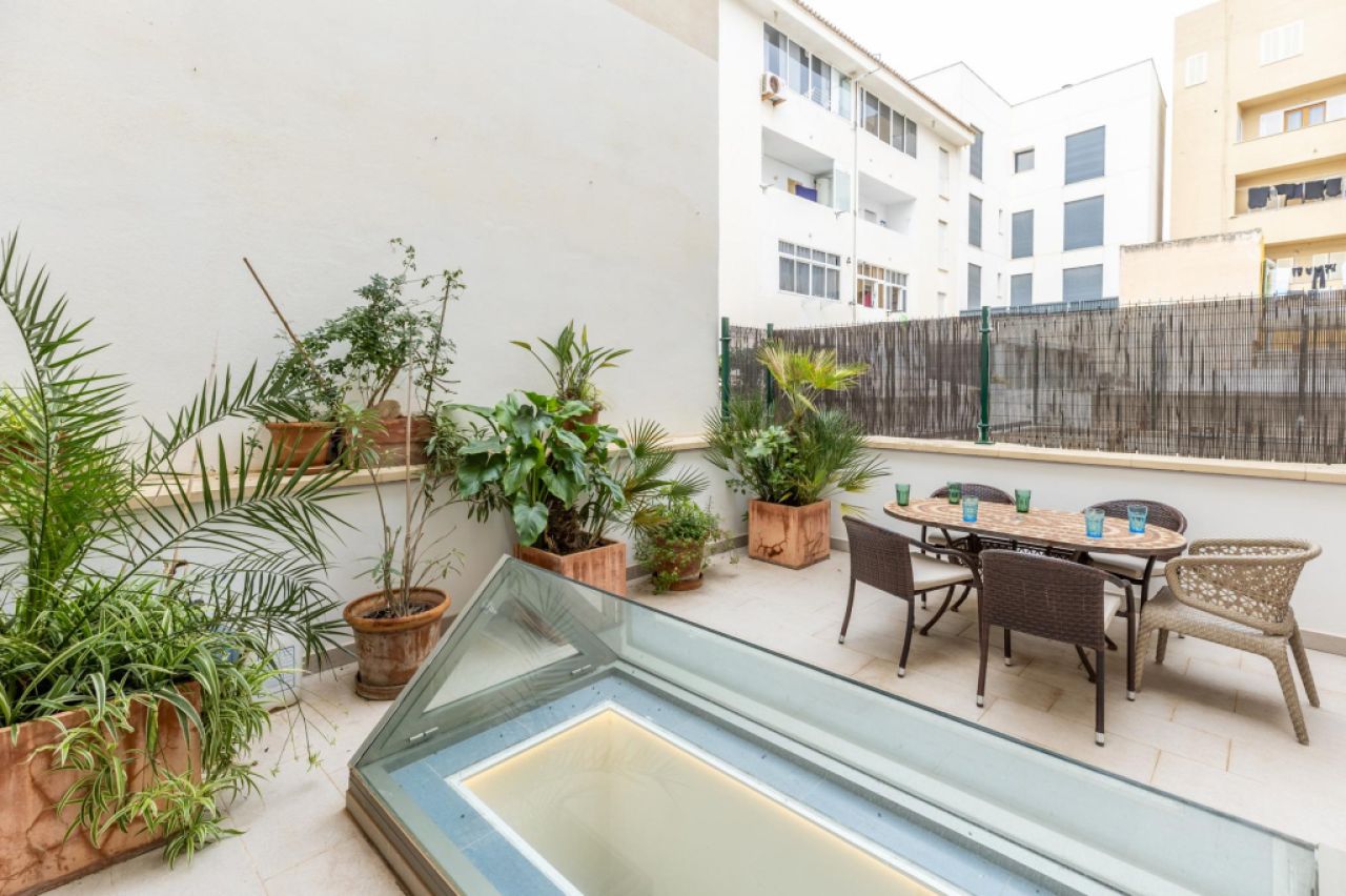 EXCLUSIVA: Casa residencial con licencia vacacional y local en Puerto Alcudia