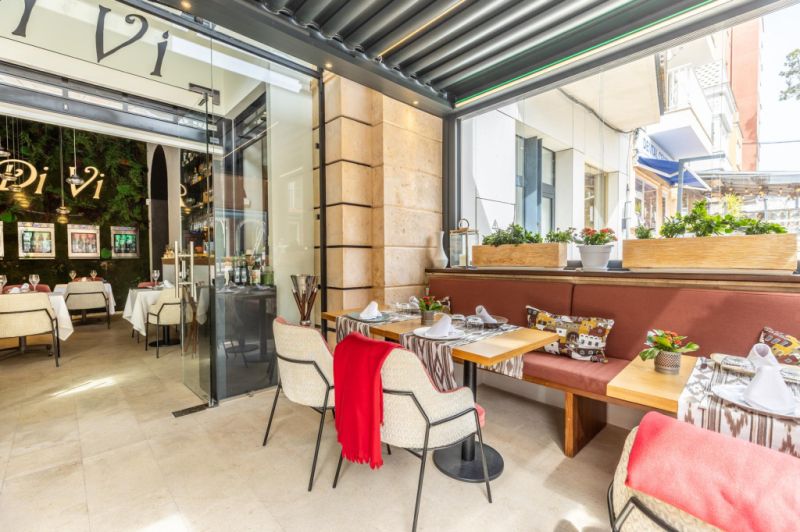 EXCLUSIVA: Casa residencial con licencia vacacional y local en Puerto Alcudia