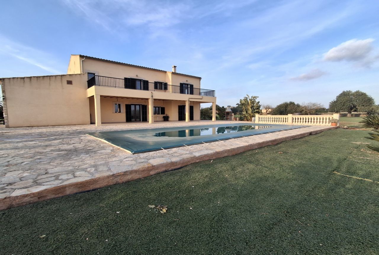 Exclusive and elegant 2-storey finca with all extras near Campos-Felanitx -- F 50