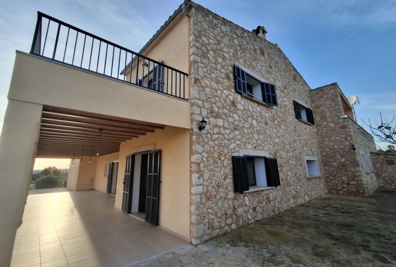 Exclusiva y elegante finca de 2 plantas con todos los extras cerca de Campos-Felanitx -- F 50
