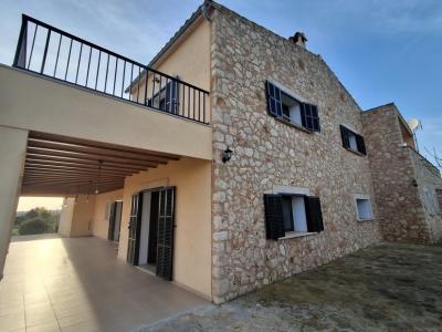 Exclusiva y elegante finca de 2 plantas con todos los extras cerca de Campos-Felanitx -- F 50