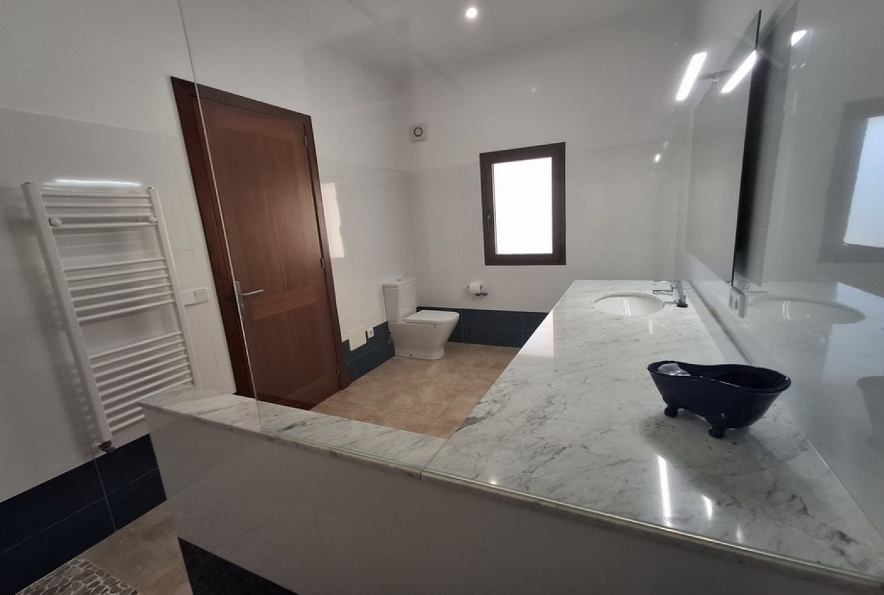 Exclusiva y elegante finca de 2 plantas con todos los extras cerca de Campos-Felanitx -- F 50