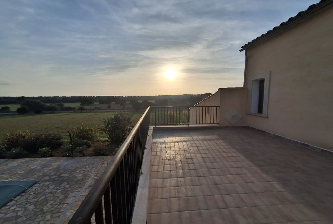 Exclusiva y elegante finca de 2 plantas con todos los extras cerca de Campos-Felanitx -- F 50