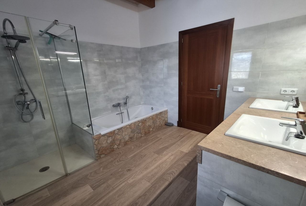 Exclusiva y elegante finca de 2 plantas con todos los extras cerca de Campos-Felanitx -- F 50