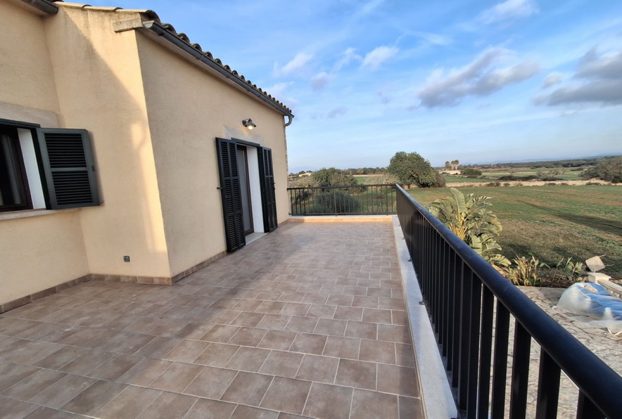 Exclusiva y elegante finca de 2 plantas con todos los extras cerca de Campos-Felanitx -- F 50