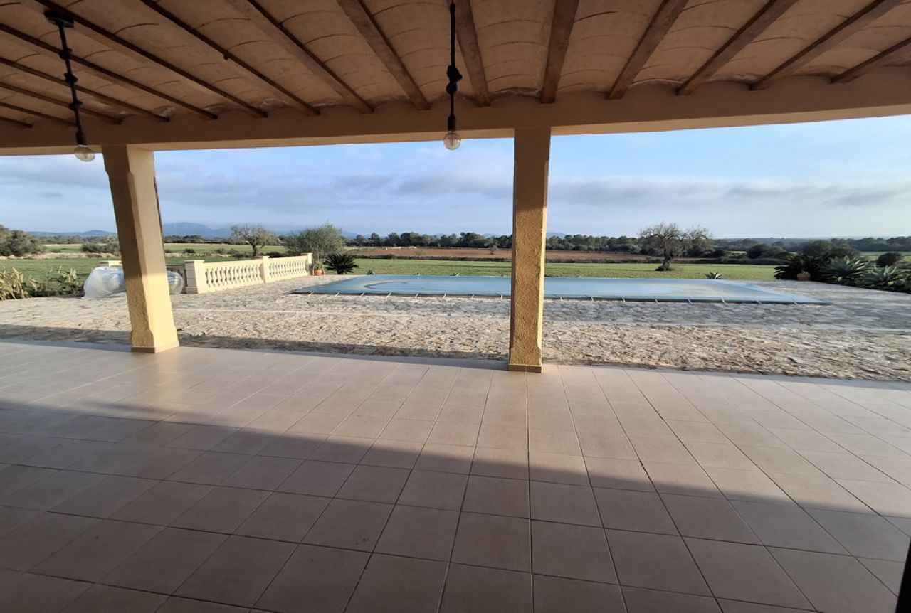 Exclusiva y elegante finca de 2 plantas con todos los extras cerca de Campos-Felanitx -- F 50