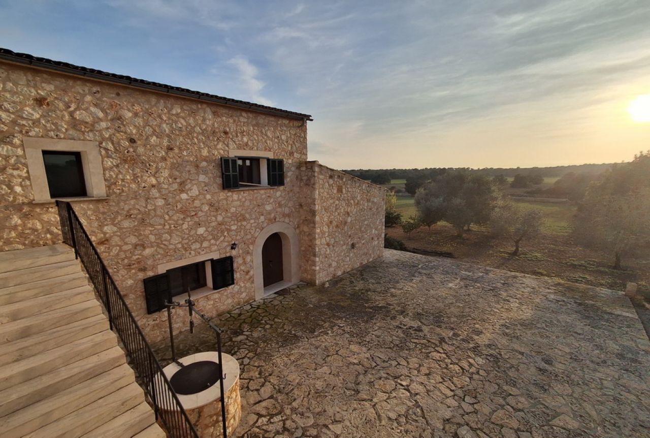 Exclusiva y elegante finca de 2 plantas con todos los extras cerca de Campos-Felanitx -- F 50