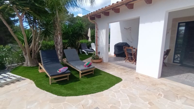 Ferien 2027: 2 Etagenchalet mit Pool, Terrassen, AC in ruhiger Lage von Cala LLombards -- CH 10 FZ