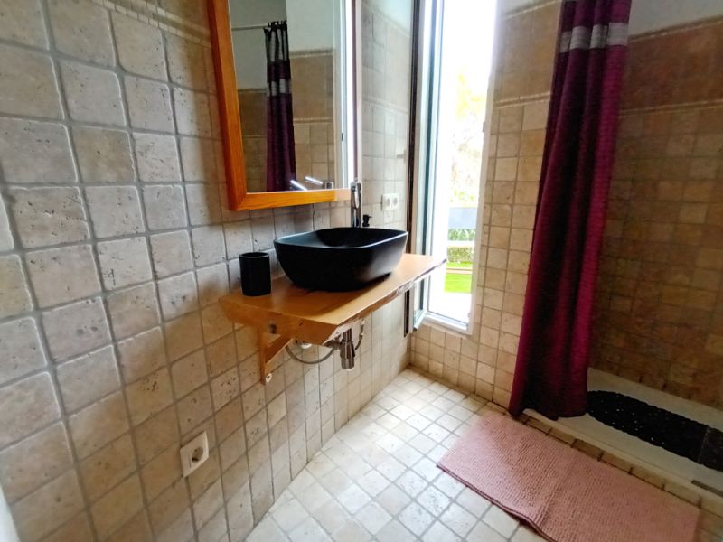 Ferien 2027: 2 Etagenchalet mit Pool, Terrassen, AC in ruhiger Lage von Cala LLombards -- CH 10 FZ