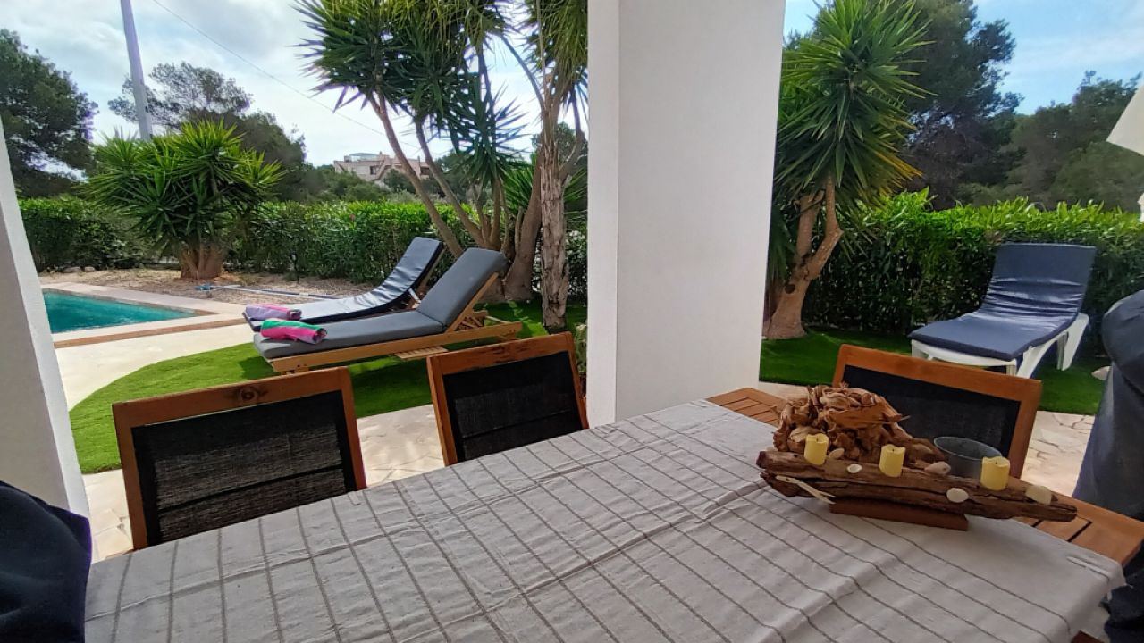 Ferien 2027: 2 Etagenchalet mit Pool, Terrassen, AC in ruhiger Lage von Cala LLombards -- CH 10 FZ