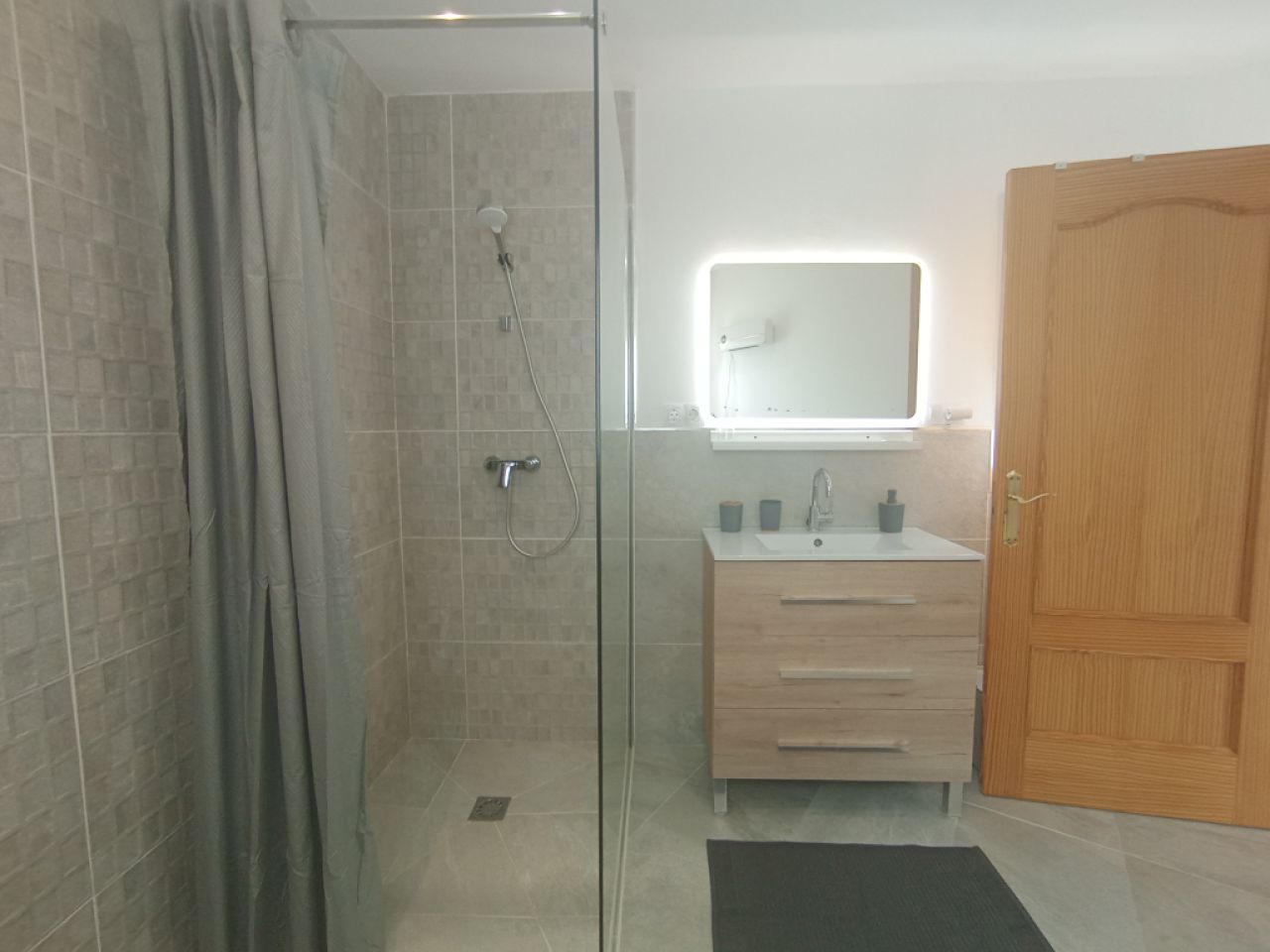 Ferien 2027: 2 Etagenchalet mit Pool, Terrassen, AC in ruhiger Lage von Cala LLombards -- CH 10 FZ